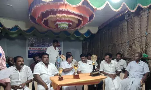 கருணாநிதி நினைவுநாள் கிரிக்கெட் போட்டி:   வெற்றி பெற்ற அணிக்கு  பரிசு வழங்கல்