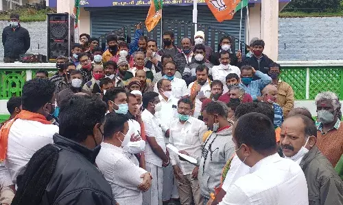 உதகையில் தினசரி மார்க்கெட்டிற்கு சீல்: பாஜக  கண்டன ஆர்ப்பாட்டம்