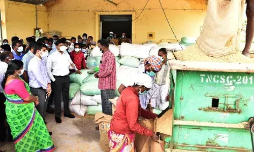 நேரடி நெல் கொள்முதல் நிலையத்தில் மாவட்ட ஆட்சியர் ஆய்வு