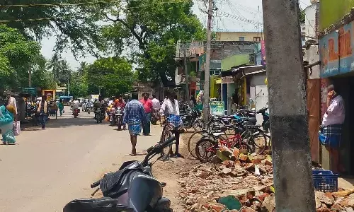 நெமிலி பஜாரில் கடைகள் ஆக்கிரமிப்பை அகற்றிய நெடுஞ்சாலைத்துறை