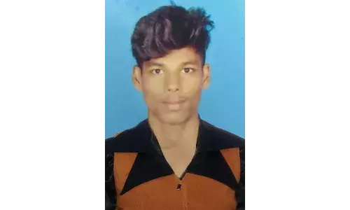 நெல்லை அருகே பெண்ணை காதலிப்பதில் போட்டோ போட்டி, வாலிபர் படுகொலை, 4 பேர் கைது