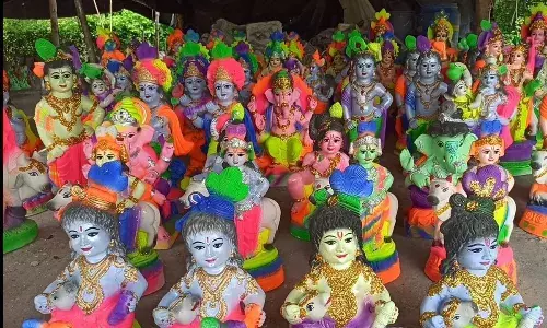 காஞ்சிபுரம் மாவட்டத்தில் பலத்த மழை; கிருஷ்ணர் பொம்மைகள் விற்பனை தேக்கம்
