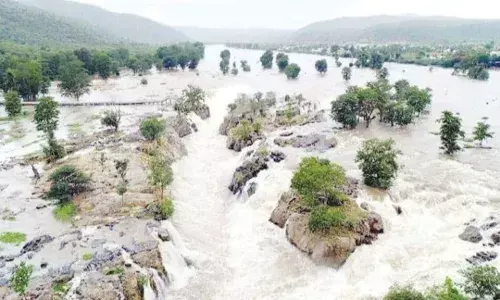 ஒகேனக்கல்லுக்கு நீர்வரத்து வினாடிக்கு 14 ஆயிரம் கனஅடியாக அதிகரிப்பு