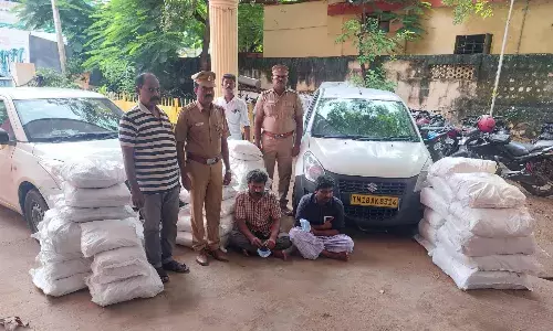 கால் டாக்ஸியில் சென்னைக்கு கடத்தப்பட்ட 2 லட்சம் மதிப்பிலான குட்கா பறிமுதல்