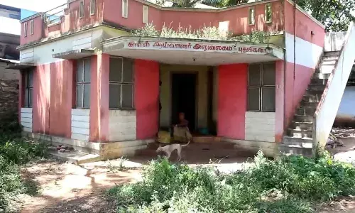 சமூக விரோதிகளின் கூடாரமாக மாறி உள்ள பயன்பாட்டில் இல்லாத காவல் நிலையம்