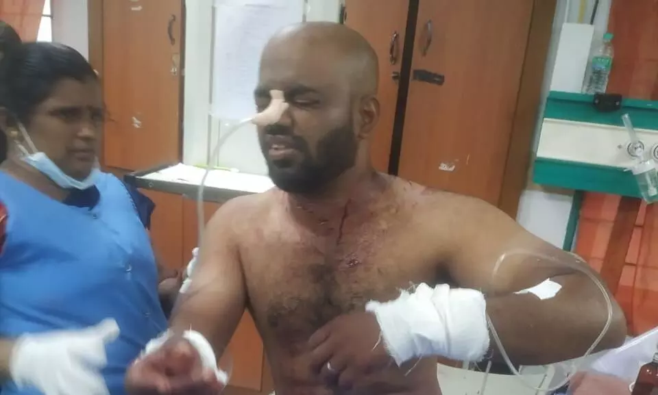 ஒரு தலைக் காதல் விவகாரம்: காதலியின் சகோதரிக்கு கத்தி குத்து ஒரு தலைக் காதல் விவகாரம்: காதலியின் சகோதரிக்கு கத்தி குத்து