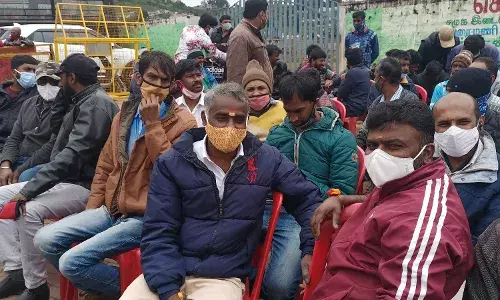 உதகை மார்க்கெட்டை திறக்க வலியுறுத்தி வியாபாரிகள் உண்ணாவிரதம்