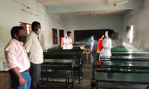 நெல்லை மாநகராட்சி பள்ளிகளில் கிருமிநாசினி தெளிக்கும் பணிகள் தீவிரம்