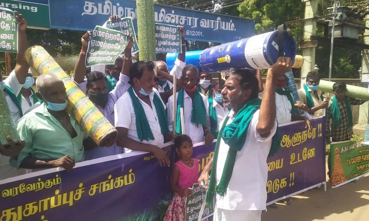 கும்பகோணத்தில் விவசாய மின் இணைப்புகள் வழங்கக்கோரி ஆர்ப்பாட்டம் கும்பகோணத்தில் விவசாய மின் இணைப்புகள் வழங்கக்கோரி ஆர்ப்பாட்டம்
