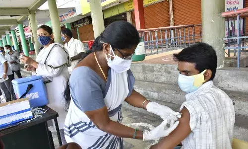 ஈரோடு பெருந்துறை சுற்றுவட்டார பகுதிகளில்  தடுப்பூசி போடும் இடங்கள்