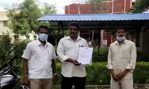 டிராவல்ஸ் வாகனங்களை வாடகைக்கு எடுத்து விற்பனை: கைது செய்யக் கோரி புகார்