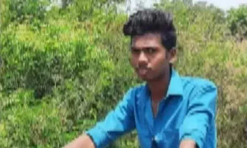 கந்திலி அருகே  கார் மீது இருசக்கர வாகனம் மோதல்; இளைஞர் உயிரிழப்பு