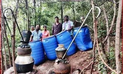 திருவண்ணாமலை மாவட்டத்தில் கள்ளச் சாராய ஊறல் கீழே கொட்டி அழிப்பு