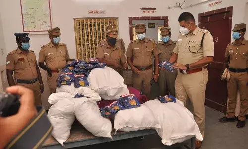 நெல்லையில் 123 கிலோ புகையிலை பொருட்கள் பறிமுதல்; இருவர் கைது