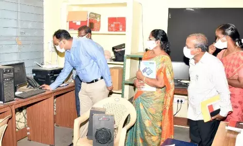 பள்ளிகள் நாளை திறப்பு: திருவள்ளூர் ஆட்சியர் நேரில் ஆய்வு