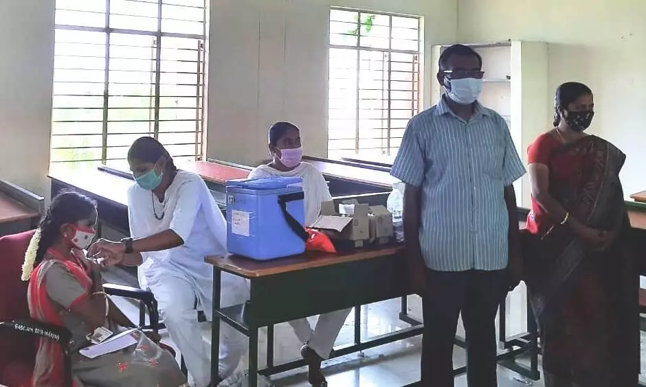 குமாரபாளையம் அரசு கலை அறிவியல் கல்லூரியில் கொரோனா தடுப்பூசி முகாம் குமாரபாளையம் அரசு கலை அறிவியல் கல்லூரியில் கொரோனா தடுப்பூசி முகாம்