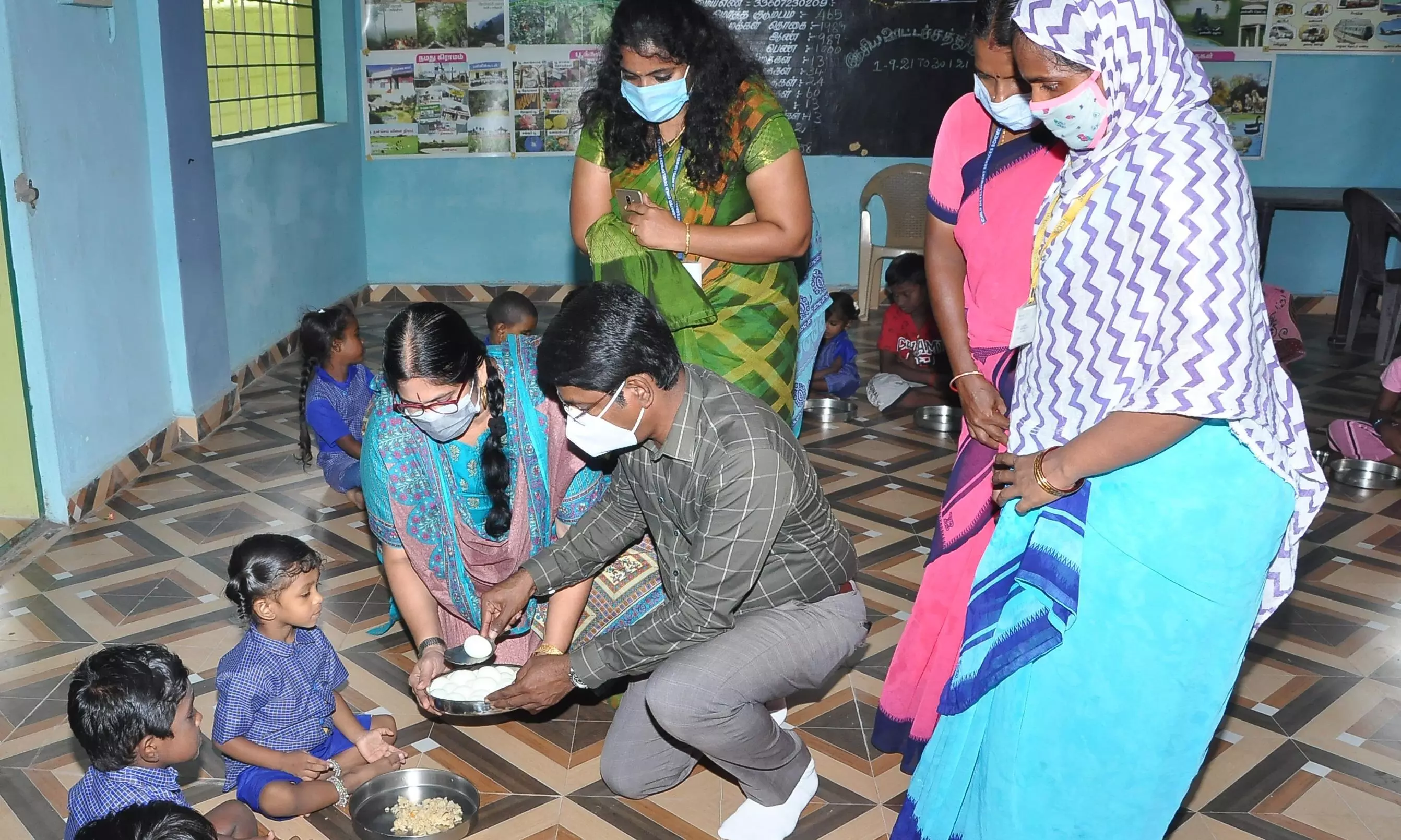 விழுப்புரத்தில் குழந்தைகள் அங்கன்வாடி மையத்தில் கலெக்டர் திடீர் ஆய்வு விழுப்புரத்தில் குழந்தைகள் அங்கன்வாடி மையத்தில் கலெக்டர் திடீர் ஆய்வு