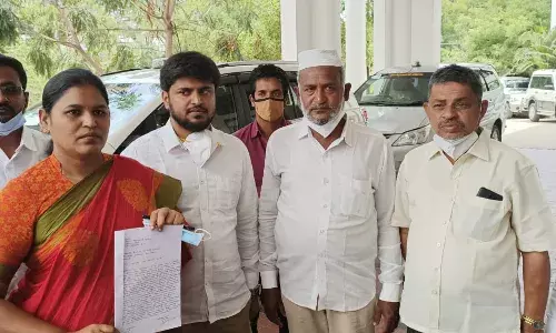 நீட் தேர்வை ரத்து செய்யக்கோரி பெண் விடுதலை கட்சி தலைவர் சபரிமாலா மனு