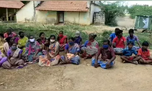 சிவகங்கை அருேக மயானத்திற்கு செல்லும் சாலை ஆக்கிரமிப்பு: பாெதுமக்கள் போராட்டம்
