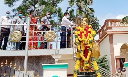 பூலித்தேவன் 306 வது பிறந்த நாள் விழா: எம்.பி, எம்.எல்.ஏ.க்கள் பங்கேற்பு