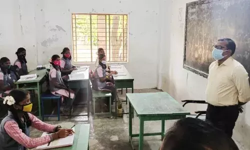 நாட்றம்பள்ளி அரசு பெண்கள் மேல்நிலைப் பள்ளியில் ஆய்வு மேற்கொண்ட கலெக்டர்