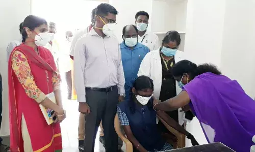 பள்ளிக்கு மாணவர்களின் உடல் நலனை  கண்காணிக்க கலெக்டர் ஸ்ரீதர் அறிவுரை