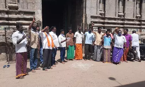 விநாயகர் சதுர்த்திக்கு தடை: இந்து முன்னணி அமைப்பினர் ஆர்ப்பாட்டம்