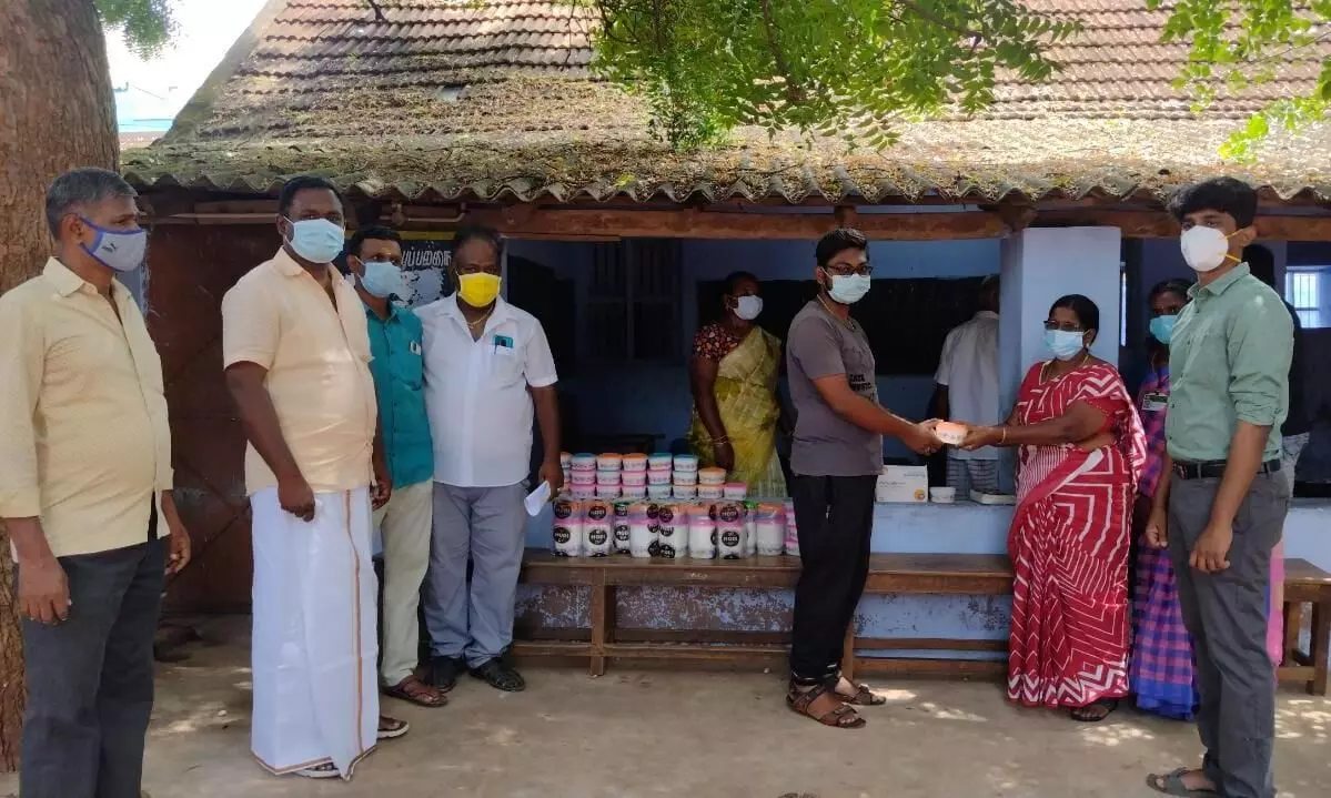 செங்கோட்டையில் கொரோனா தடுப்பூசி திருவிழா: பரிசு பொருட்கள் வழங்கல் செங்கோட்டையில் கொரோனா தடுப்பூசி திருவிழா: பரிசு பொருட்கள் வழங்கல்