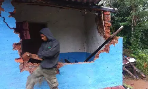 கூடலூர் அருகே காட்டு யானை அட்டகாசம்; உயிருக்கு பயந்து பொதுமக்கள் அச்சம்