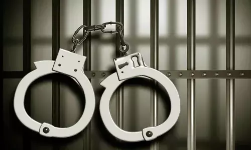 நாகை அருகே அரசு லாரி திருட்டு: இரண்டு இளைஞர்கள் கைது