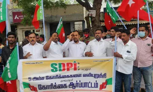 5 அம்ச கோரிக்கைகளை வலியுறுத்தி எஸ்டிபிஐ கட்சியினர் கண்டன ஆர்ப்பாட்டம்