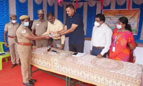 நெல்லையில் ஆயுதப்படை காவலர்களுக்கு கபசுரக் குடிநீர்  வழங்கல் நெல்லையில் ஆயுதப்படை காவலர்களுக்கு கபசுரக் குடிநீர்  வழங்கல்