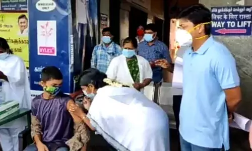 வெளிமாநில தொழிலாளர்களுக்கு திருப்பூர் ஜங்ஷனில் தடுப்பூசி முகாம்