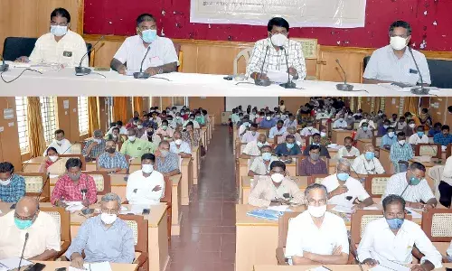 விழுப்புரத்தில் உள்ளாட்சி தேர்தல் குறித்த ஆய்வு கூட்டம் நடைபெற்றது