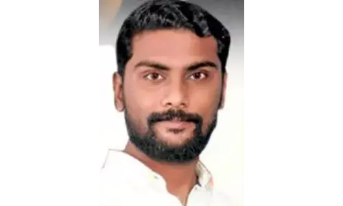 பணம் கேட்டு மிரட்டுவதாக நாம் தமிழர் கட்சி பிரமுகர் மீது எஸ்பி ஆபிஸில் புகார் பணம் கேட்டு மிரட்டுவதாக நாம் தமிழர் கட்சி பிரமுகர் மீது எஸ்பி ஆபிஸில் புகார்