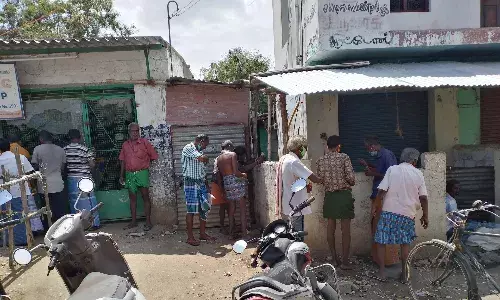 திறந்தவெளியில் மதுப் பிரியர்களின் அட்டகாசம்: குமாரபாளையம் பொதுமக்கள் அச்சம் திறந்தவெளியில் மதுப் பிரியர்களின் அட்டகாசம்: குமாரபாளையம் பொதுமக்கள் அச்சம்