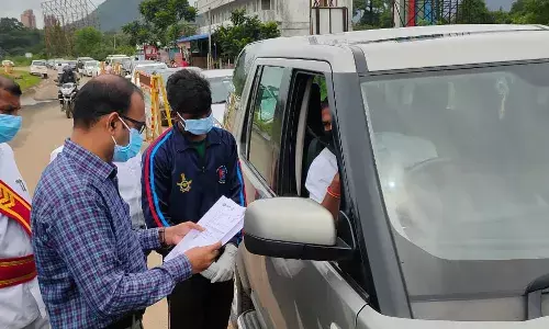 கேரளாவில் பரவும் நிபா வைரஸ் எதிரொலி: கேரளா எல்லையில் கண்காணிப்பு தீவிரம் கேரளாவில் பரவும் நிபா வைரஸ் எதிரொலி: கேரளா எல்லையில் கண்காணிப்பு தீவிரம்