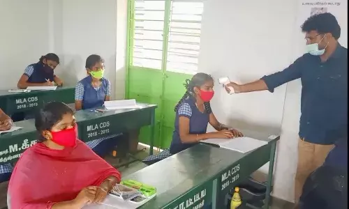அரசு பள்ளி ஆசிரியைக்கு கொரோனா: வகுப்பு மாணவர்களுக்கு   பரிசோதனை