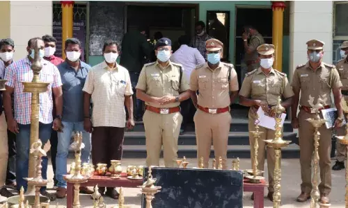 கோவில்களை குறி வைத்து கொள்ளை: ஒருவர் கைது, பல லட்சம் மதிப்புள்ள பொருட்கள் மீட்பு