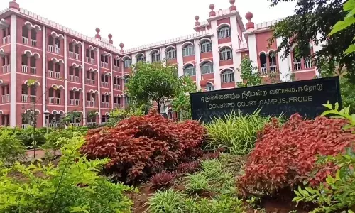 மானாமதுரையில்  வக்கீல் தாக்குதல் : ஈரோட்டில்  2 ஆயிரம் வக்கீல்கள் கோர்ட் புறக்கணிப்பு