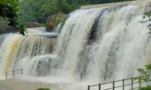திற்பரப்பு அருவியில் வெள்ளப்பெருக்கு: கரையாேர மக்களுக்கு எச்சரிக்கை