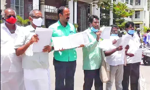 குவாரி கருத்து கேட்பு கூட்டத்தை ரத்து செய்யக் கோரி ஆட்சியரிடம்  மனு