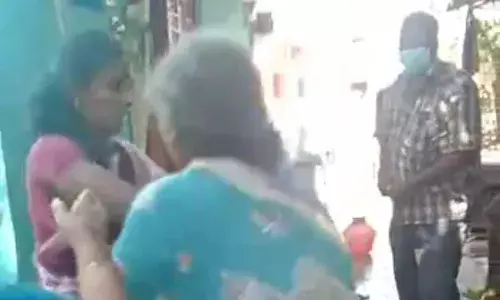 சேலத்தில் பெண்ணை தாக்கிய விஏஓ உதவியாளர்: 3 பேர் மீது வழக்கு