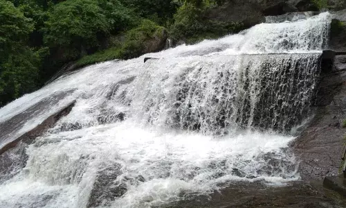 கோவை குற்றாலத்தில் நீர்வரத்து கிடுகிடு: சுற்றுலா பயணிகளுக்கு தடை கோவை குற்றாலத்தில் நீர்வரத்து கிடுகிடு: சுற்றுலா பயணிகளுக்கு தடை