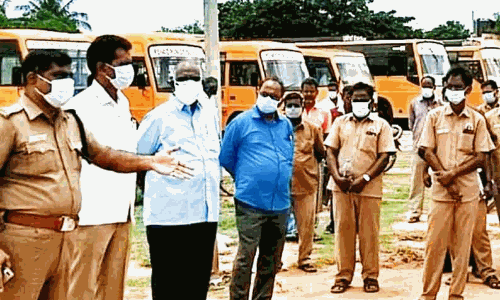 ஆரணியில் தனியார் பள்ளி பேருந்துகளை  அதிகாரிகள் ஆய்வு செய்தனர்
