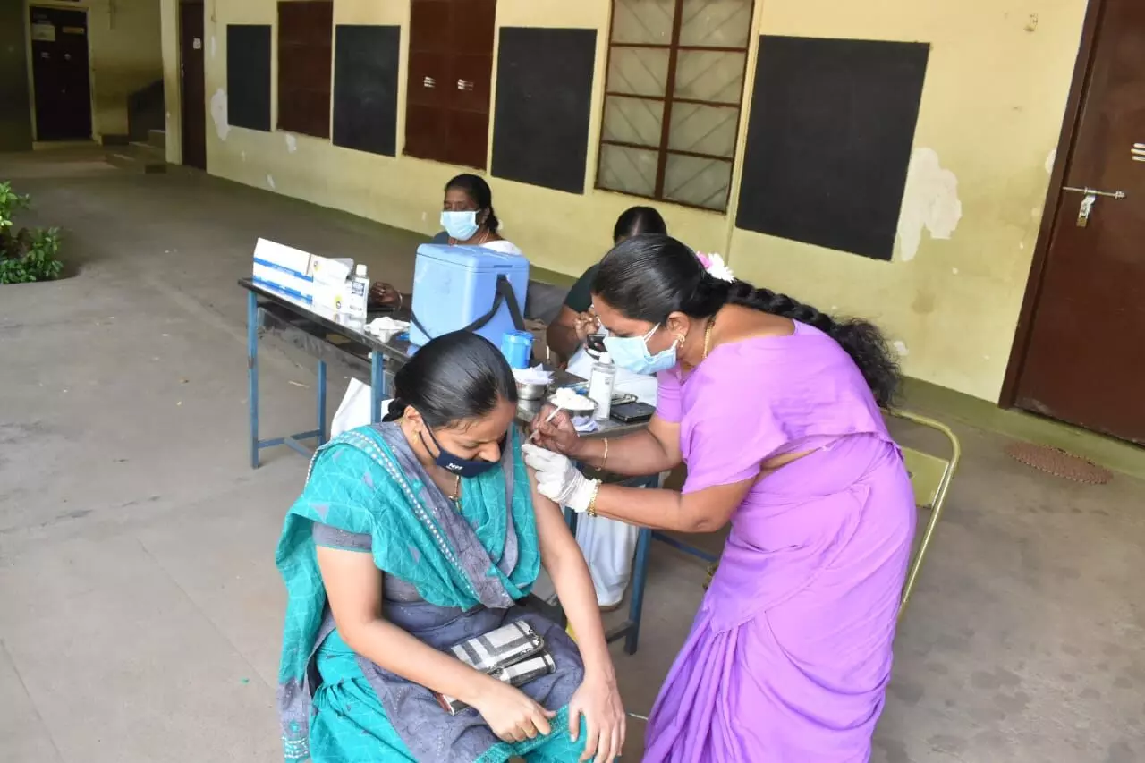 ஈரோடு பவானி சுற்றுவட்டார பகுதிகளில் தடுப்பூசி போடும் இடங்கள் ஈரோடு பவானி சுற்றுவட்டார பகுதிகளில் தடுப்பூசி போடும் இடங்கள்