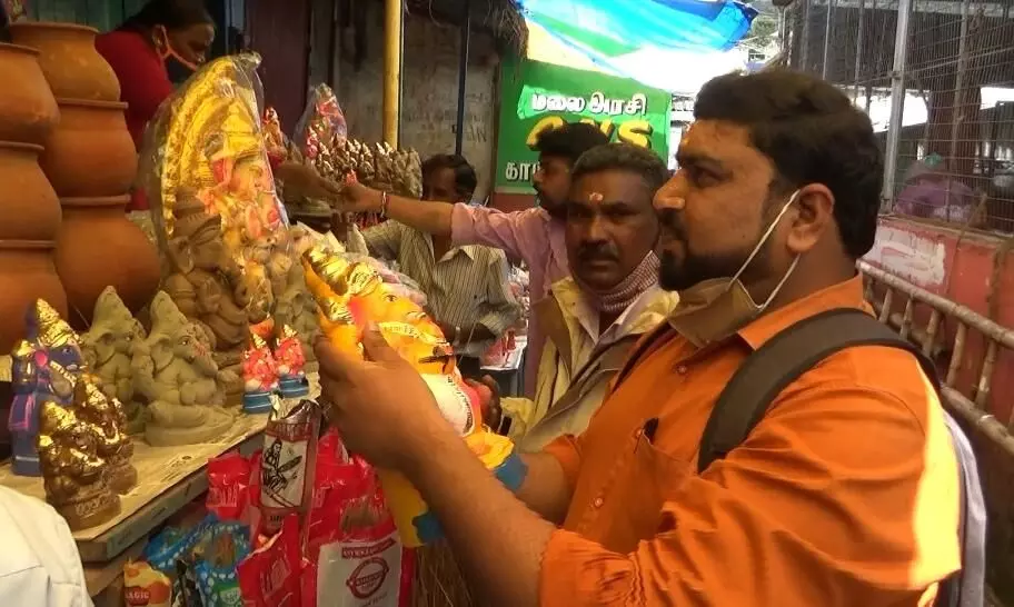 உதகையில் களிமண் விநாயகர் சிலைகள் விற்பனை ஜோர் உதகையில் களிமண் விநாயகர் சிலைகள் விற்பனை ஜோர்