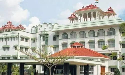 கண்மாயில் ஊராட்சித் தலைவர் மண் அள்ளியது தொடர்பாக பதிலளிக்க நீதிமன்றம் உத்தரவு கண்மாயில் ஊராட்சித் தலைவர் மண் அள்ளியது தொடர்பாக பதிலளிக்க நீதிமன்றம் உத்தரவு