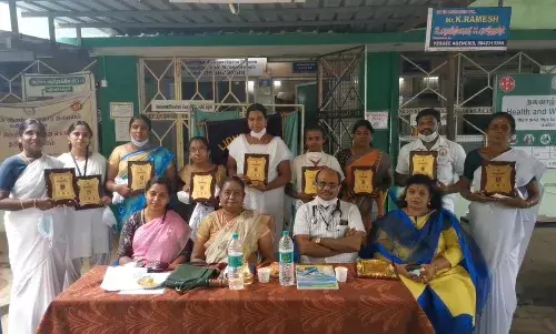 மயிலாடுதுறை: அரசு ஆரம்ப சுகாதார நிலைய மருத்துவர், செவிலியர்களுக்கு விருது.