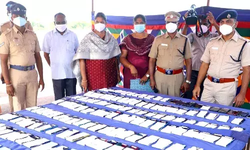 நாமக்கல் மாவட்டத்தில் பொது மக்கள் தவறவிட்ட 301 செல்போன்கள் ஒப்படைப்பு